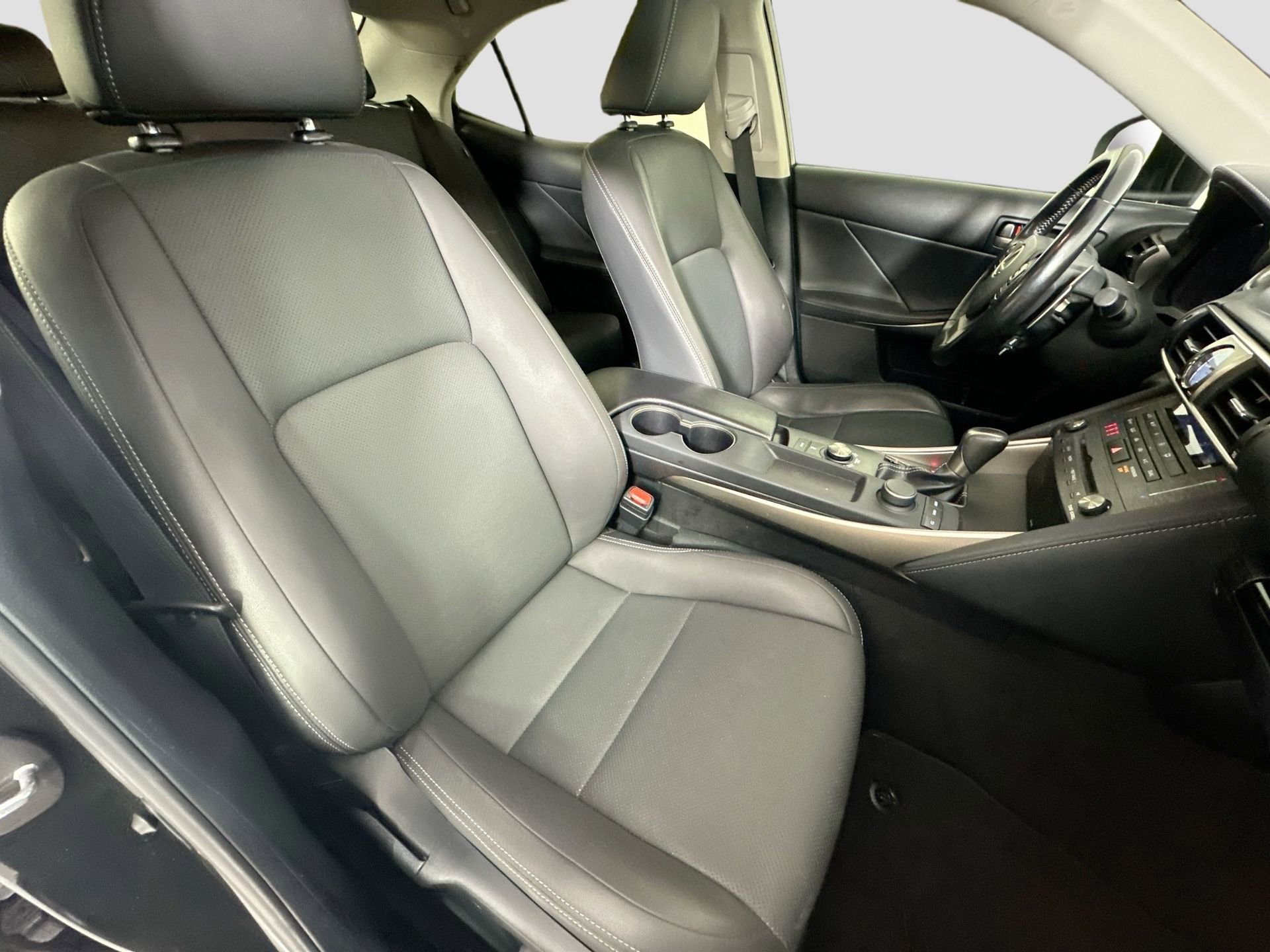 Used 2020 Lexus IS 300 image 27