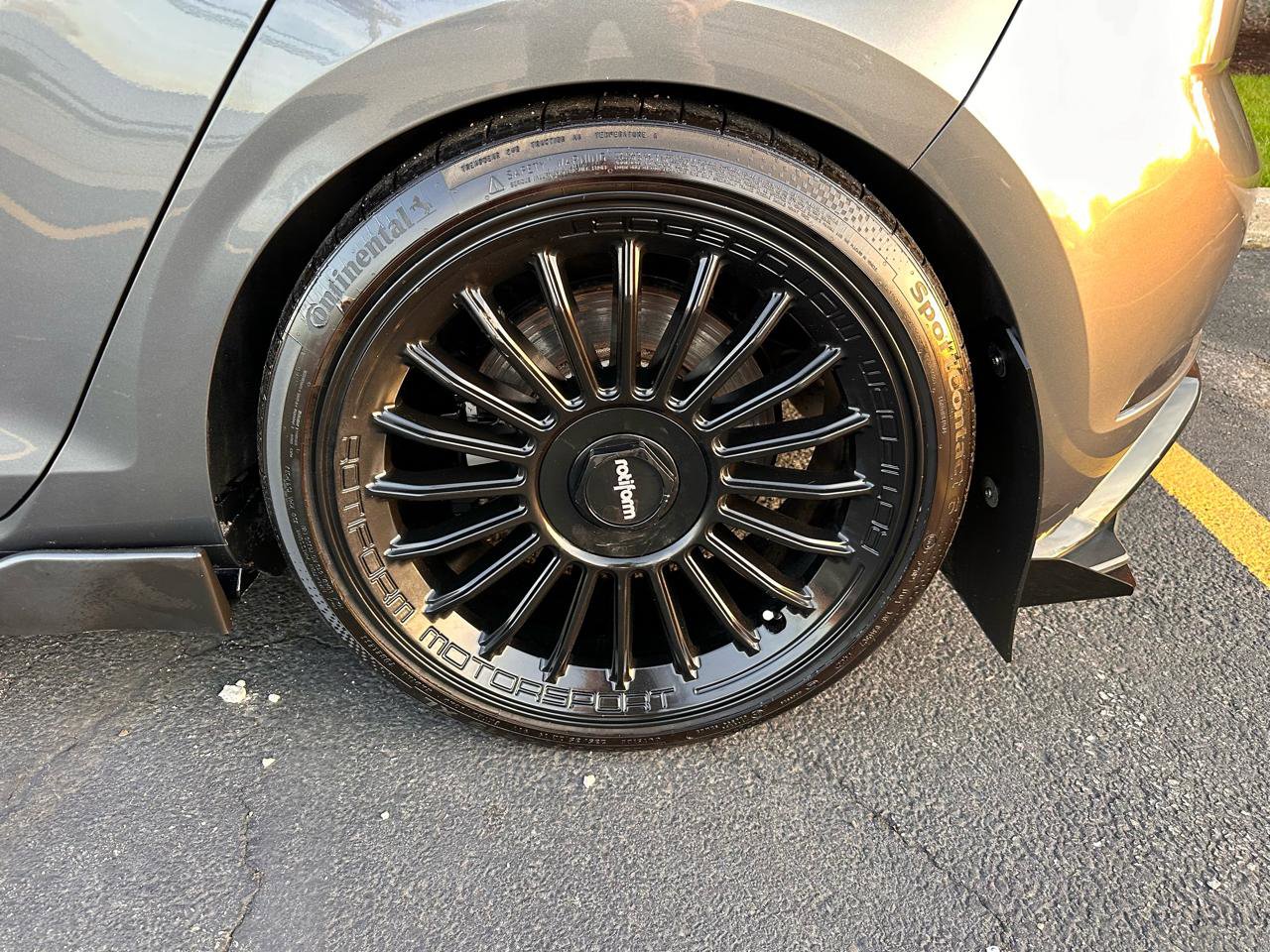 Used 2019 Volkswagen Golf R 4-Door AWD/4WD image 14