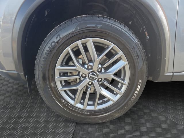 Used 2023 Nissan Rogue S image 32