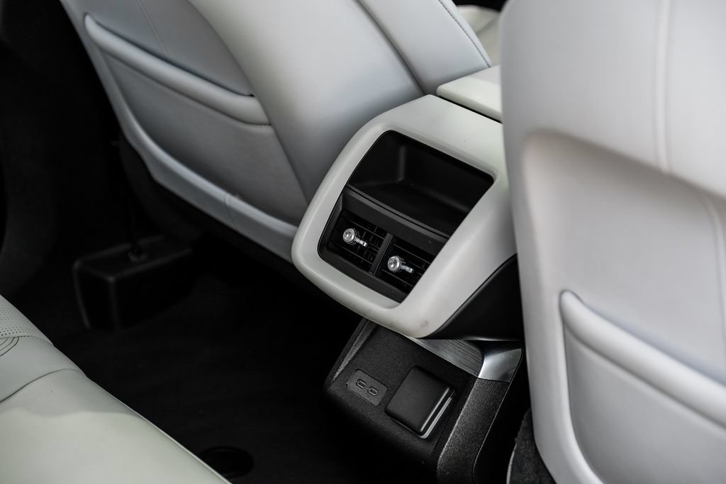 Used 2023 Cadillac Lyriq AWD image 38
