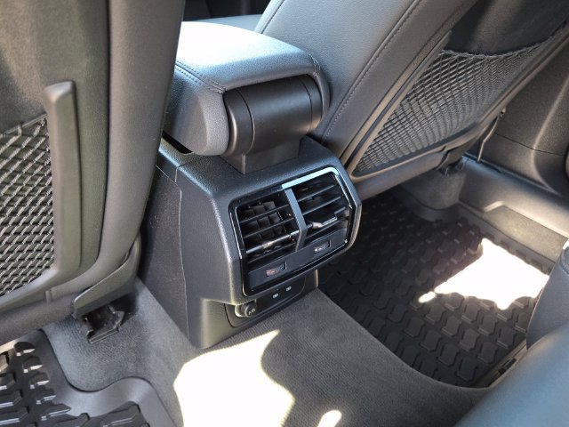 Used 2020 Audi Q3 2.0T Premium Plus w/ Premium Plus Package AWD/4WD image 10