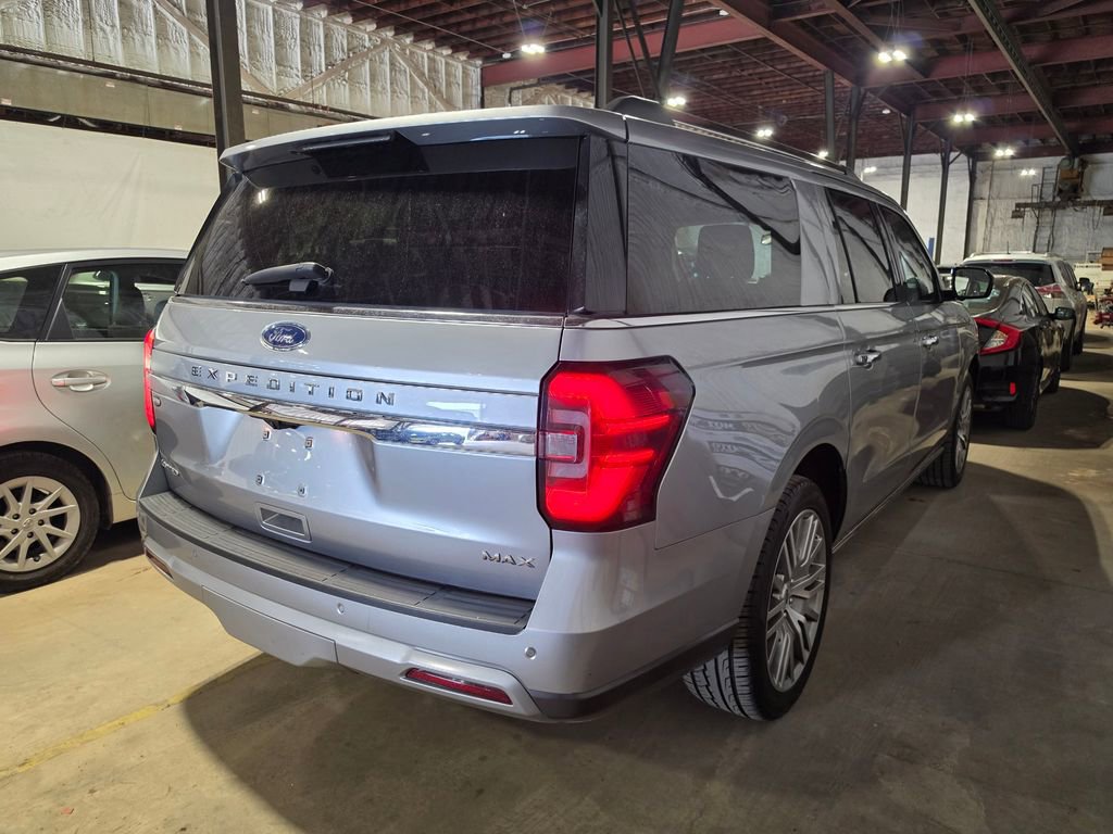Used 2024 Ford Expedition Max Limited AWD/4WD image 2