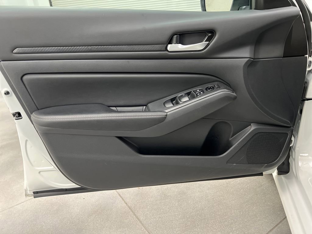Used 2025 Nissan Altima 2.5 SV image 11