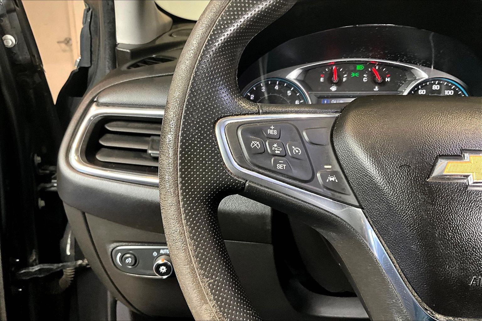 Used 2020 Chevrolet Equinox LT FWD image 12