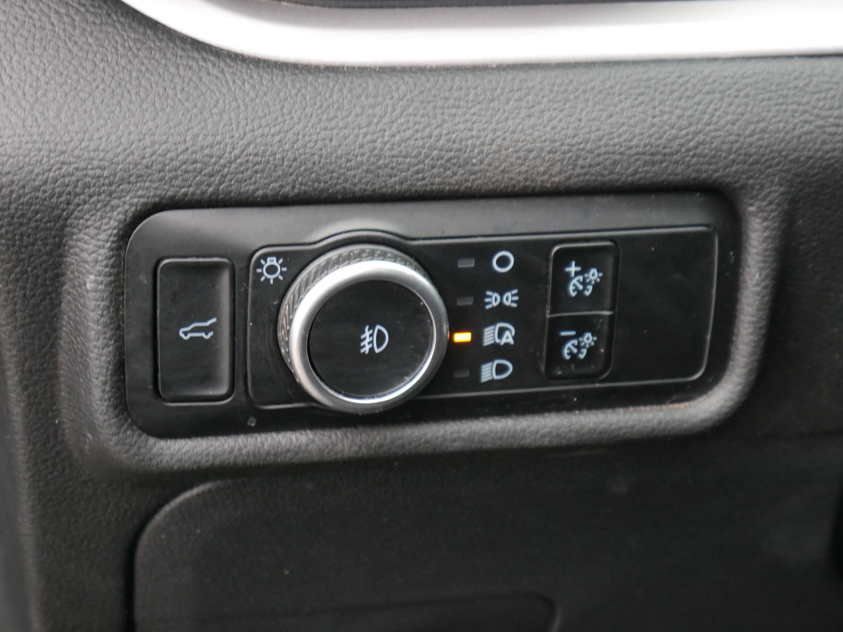 Certified 2024 Ford Explorer XLT w/ Equipment Group 202A image 5