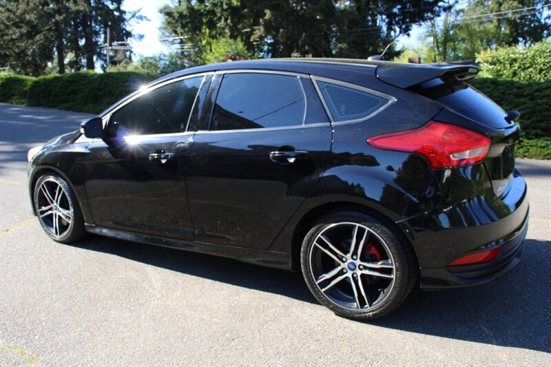 Used 2018 Ford Focus ST FWD image 4