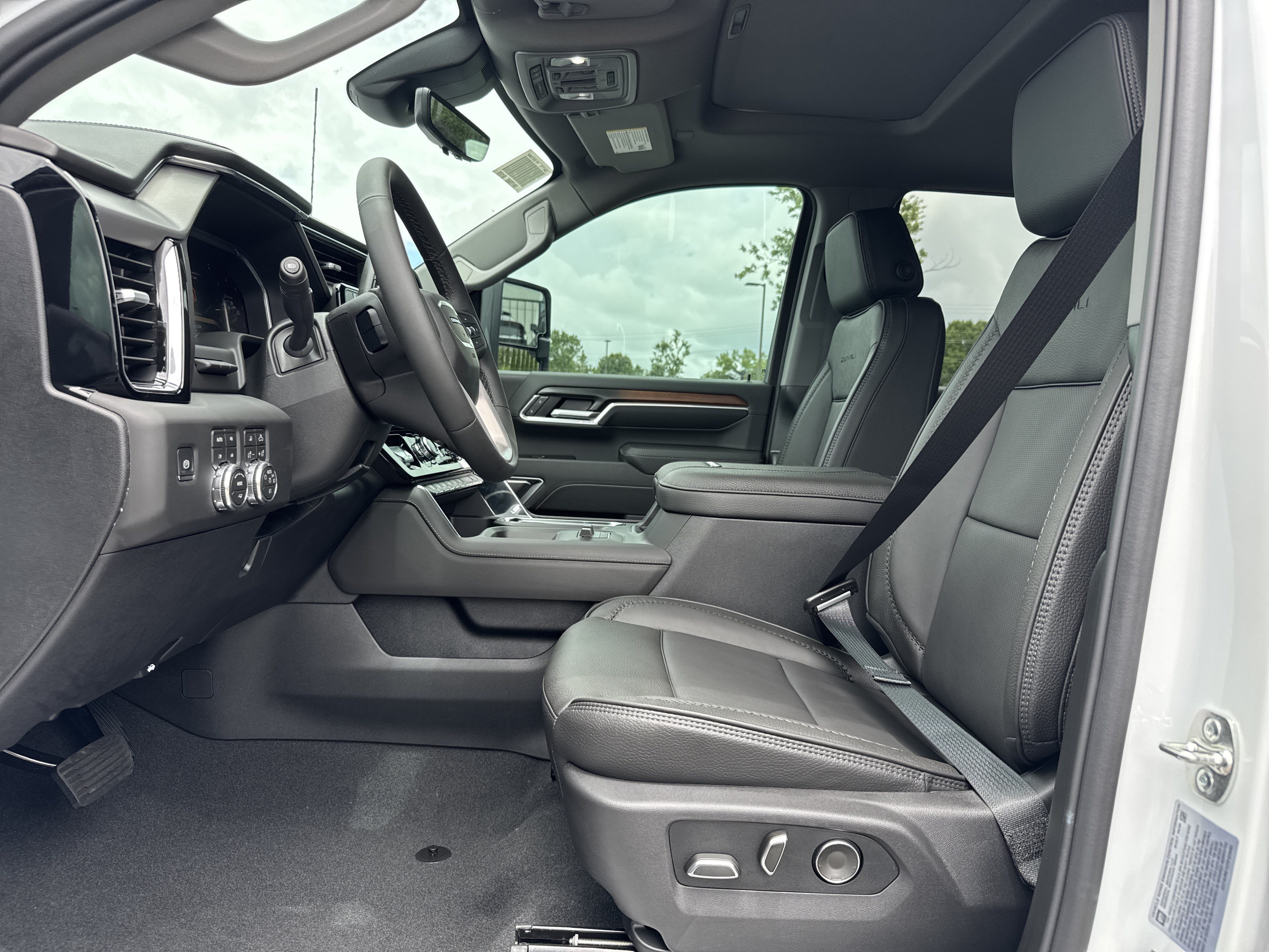 New 2026 GMC Sierra 2500 Denali w/ Denali Reserve Package AWD/4WD image 17