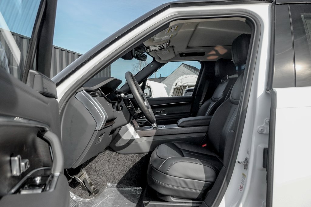 New 2025 Land Rover Range Rover SE image 9