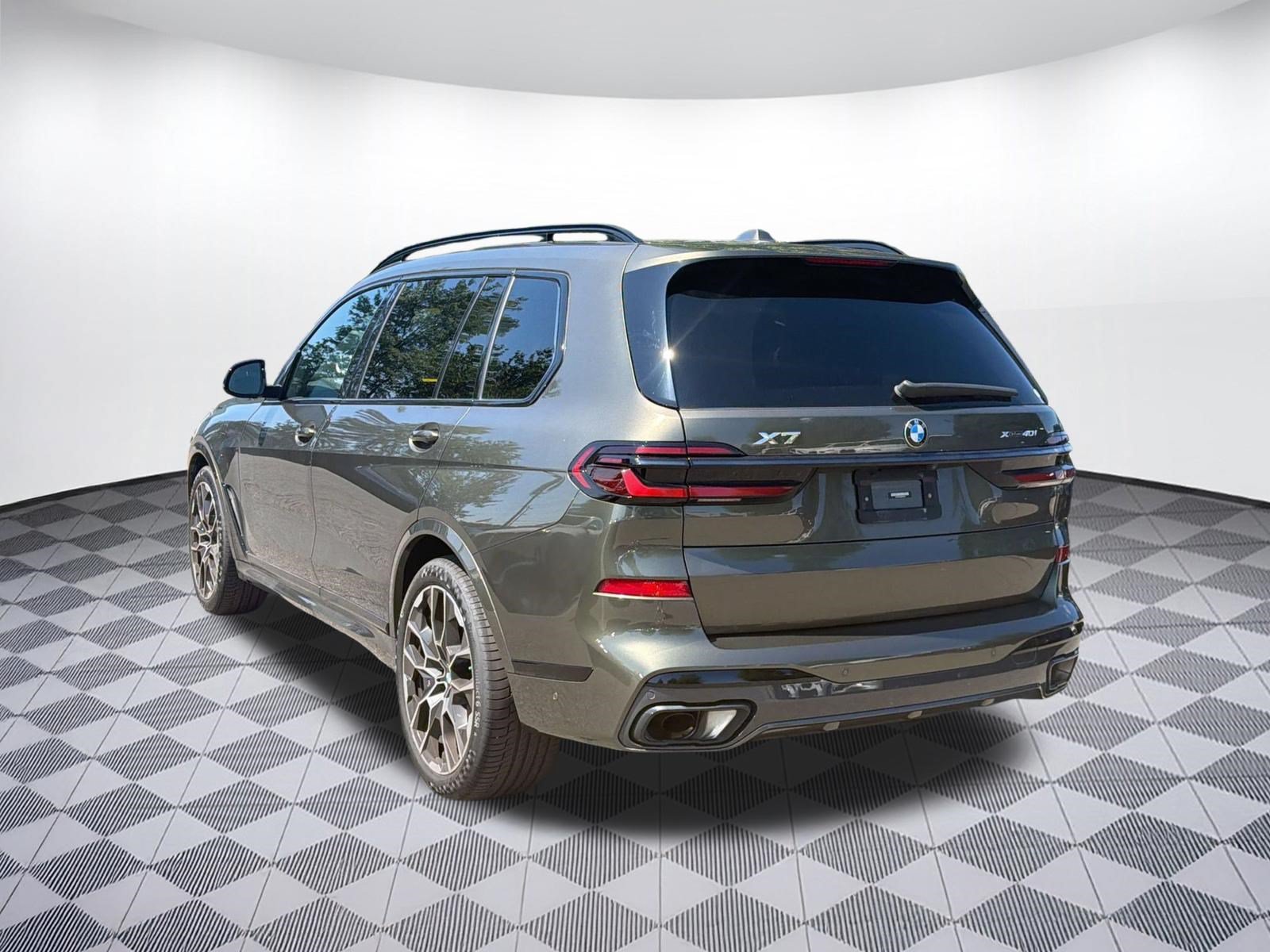 Certified 2024 BMW X7 xDrive40i w/ M Sport Package AWD/4WD image 3