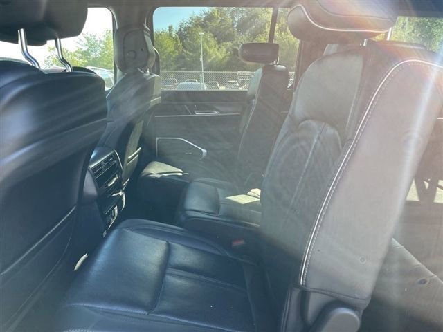 Used 2024 Jeep Wagoneer L Series II w/ Flexible Seating Group AWD/4WD image 11