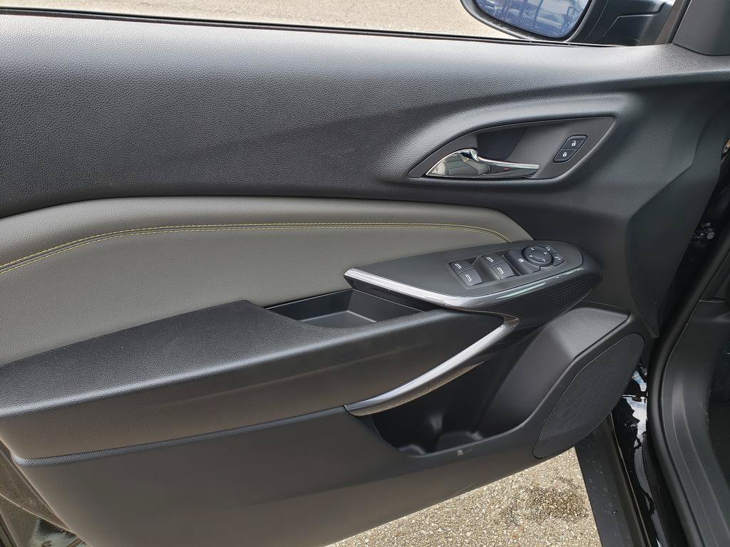 New 2026 Chevrolet Trax ACTIV w/ Sunroof Package FWD image 14