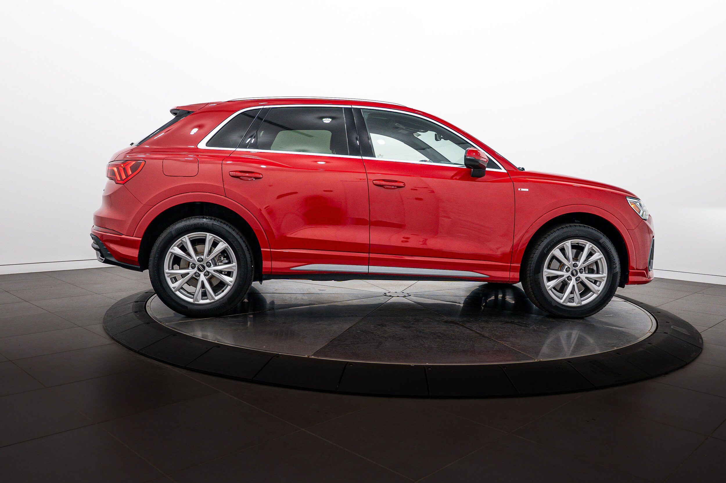 Certified 2023 Audi Q3 2.0T Premium Plus w/ Premium Plus Package AWD/4WD image 3