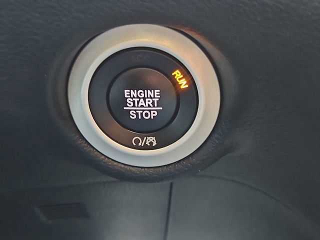 Used 2025 Chrysler Pacifica Select image 51