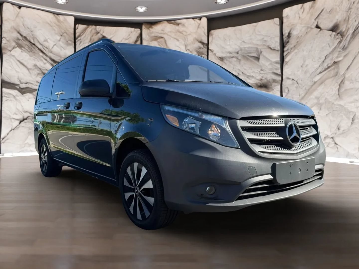 Used 2021 Mercedes-Benz Metris Passenger image 3