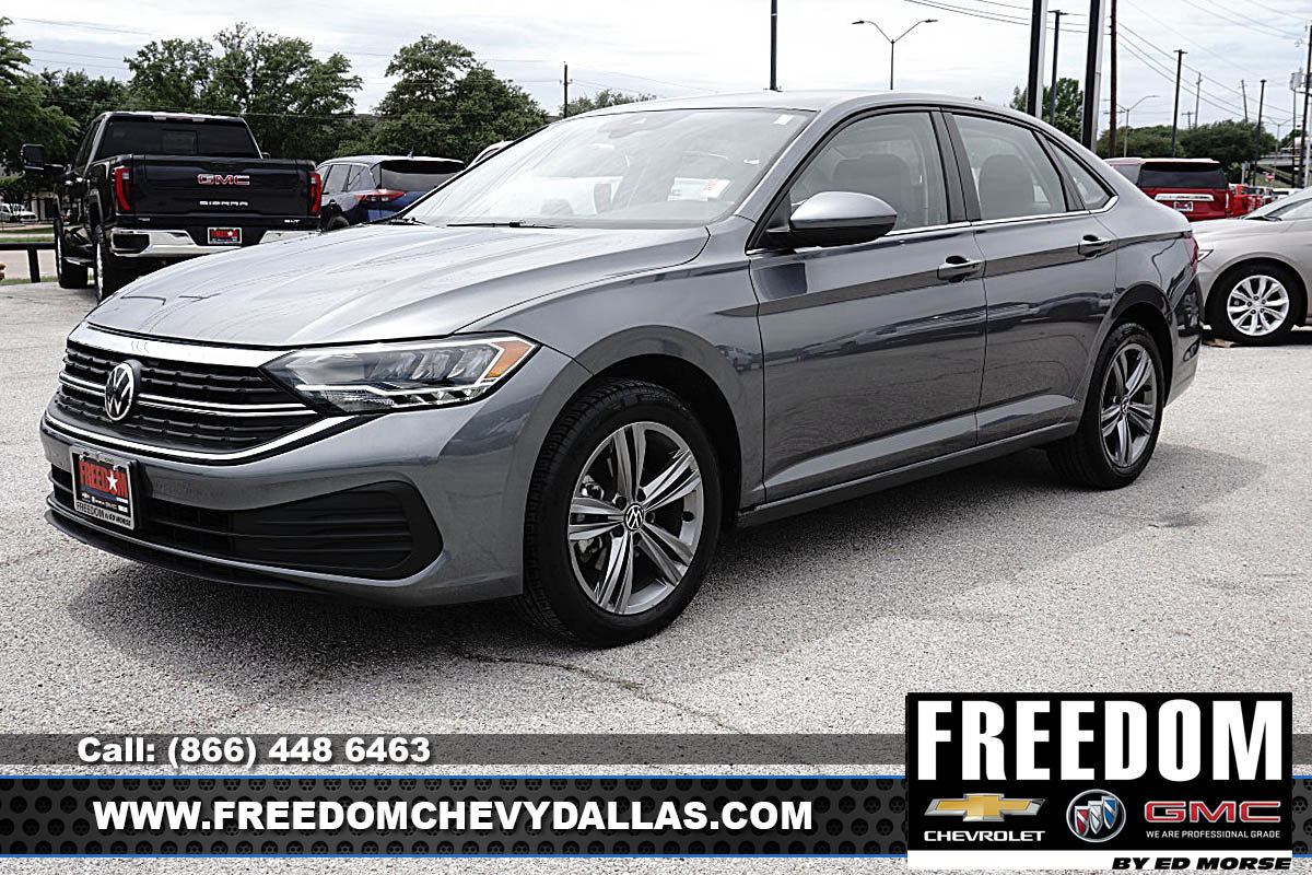 Used 2024 Volkswagen Jetta SE FWD image 3