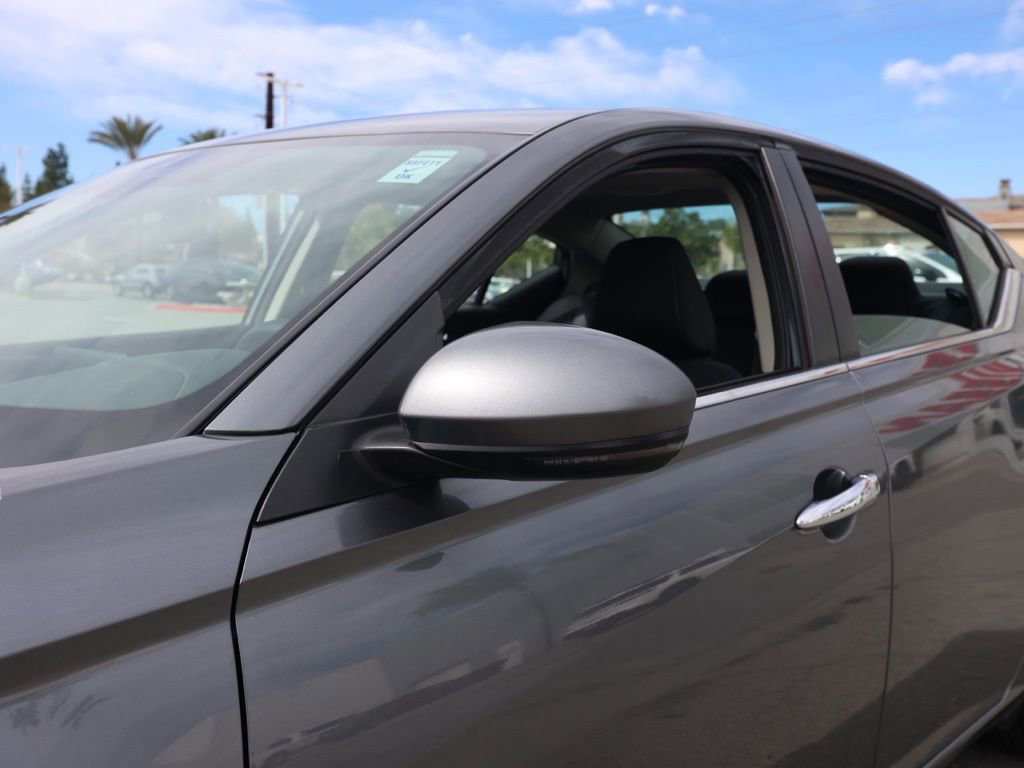 Used 2021 Nissan Altima 2.5 SV w/ SV Premium Package image 12