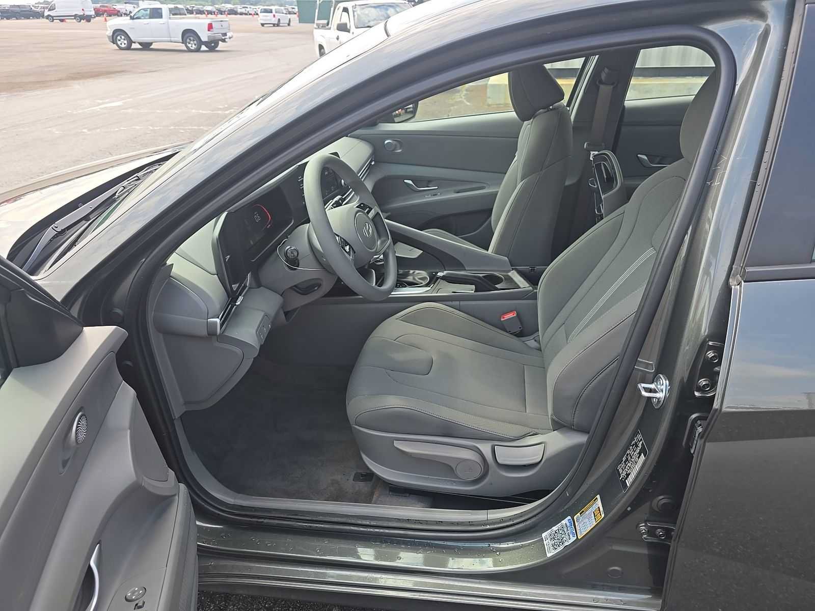 Used 2026 Hyundai Elantra SE FWD image 8