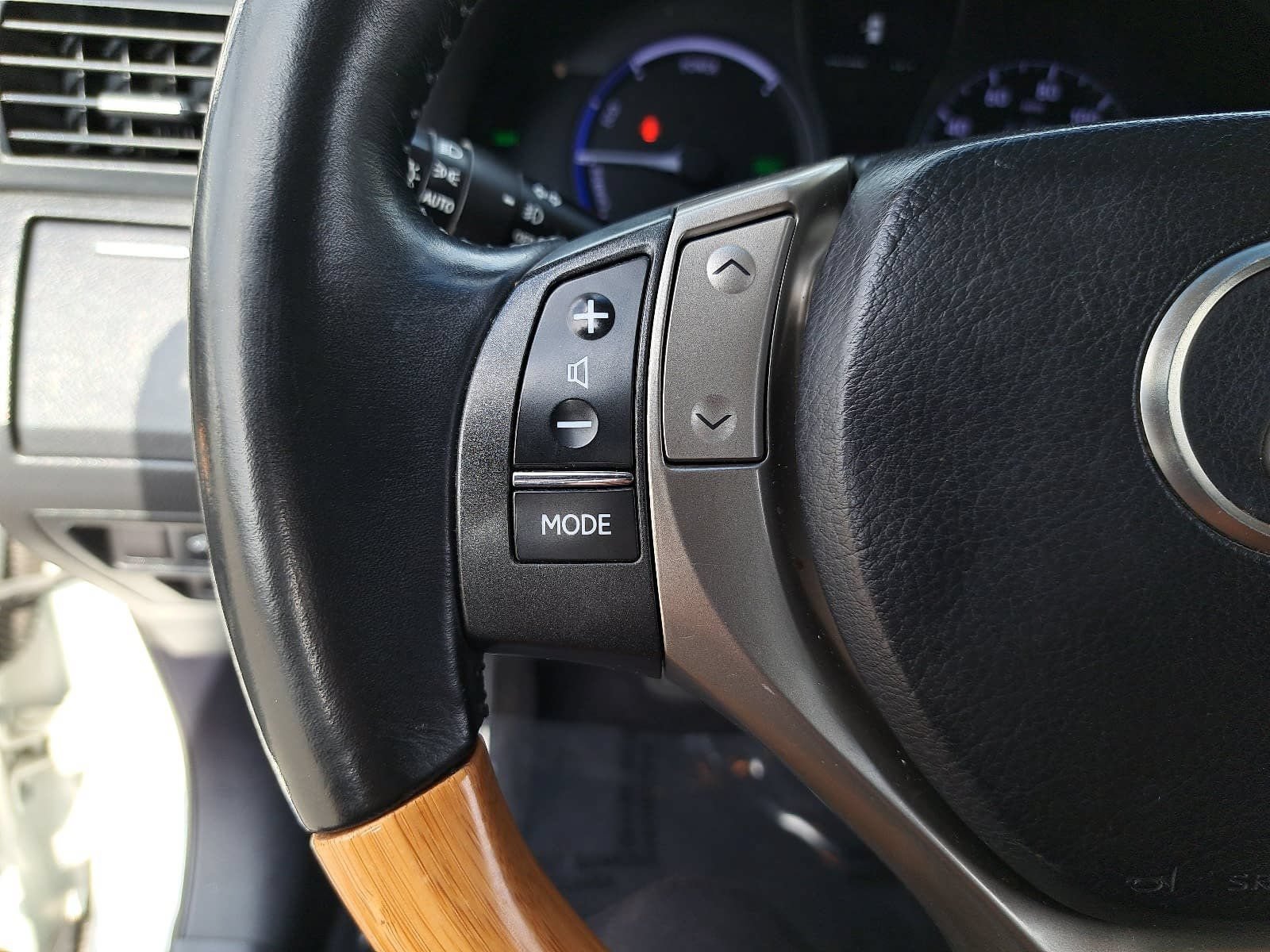 Used 2014 Lexus RX 450h AWD image 18
