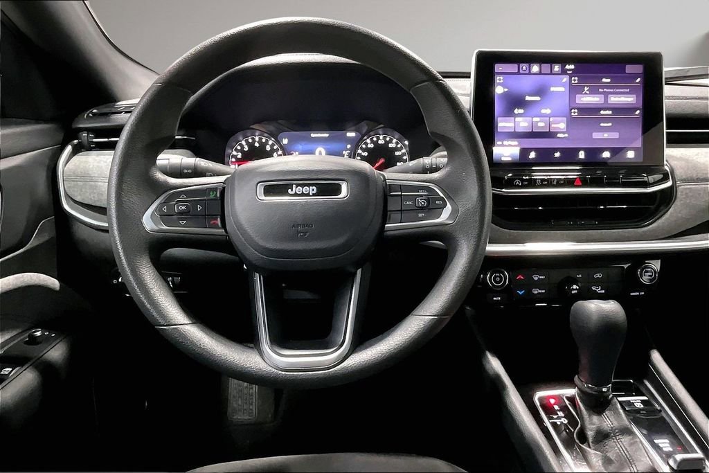 Used 2023 Jeep Compass Sport image 9