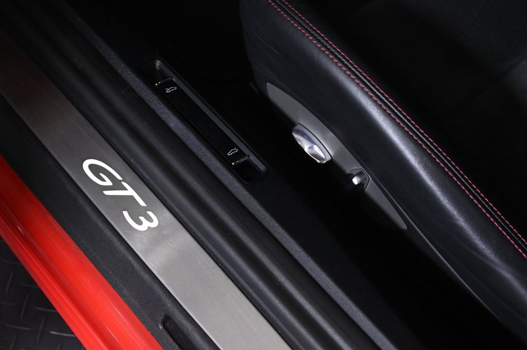 Certified 2018 Porsche 911 GT3 RWD image 23