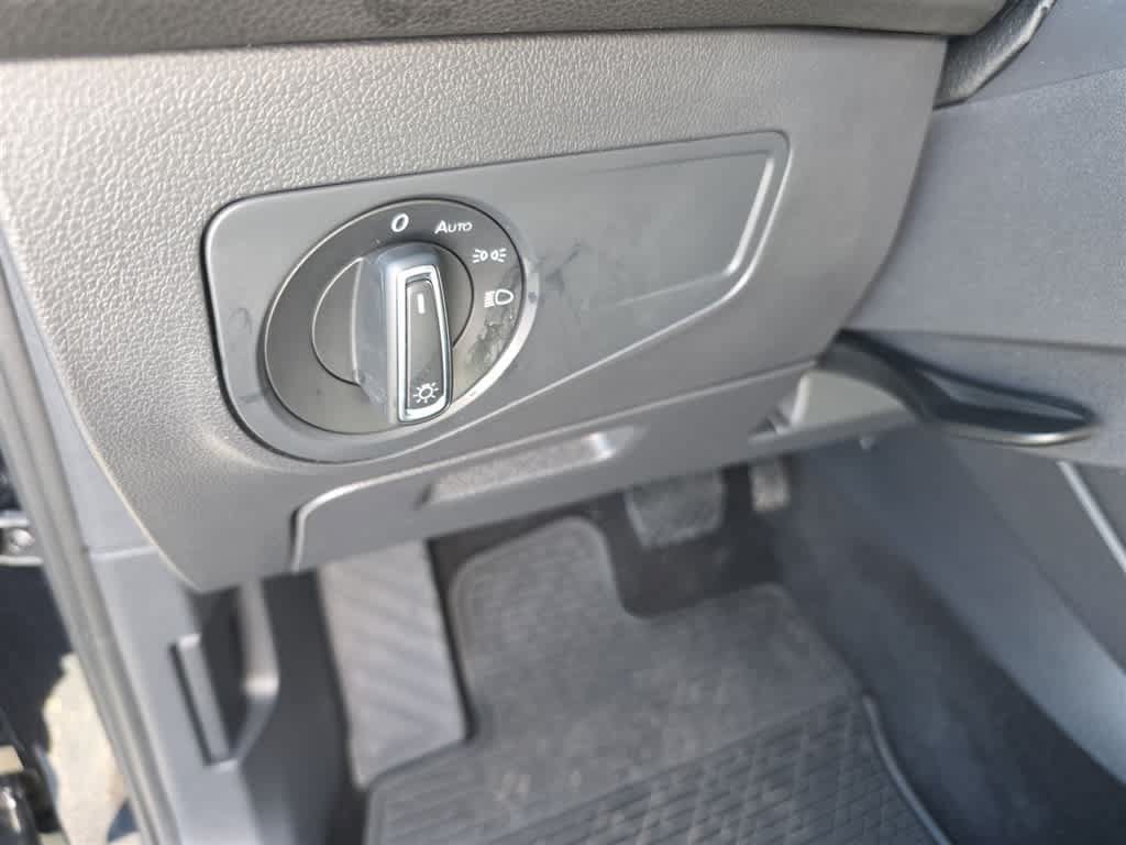 Used 2022 Volkswagen Tiguan SE AWD/4WD image 13