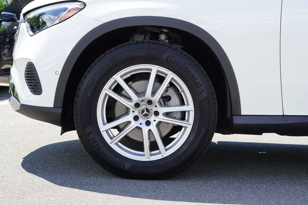 Used 2025 Mercedes-Benz GLC 300 4MATIC image 9