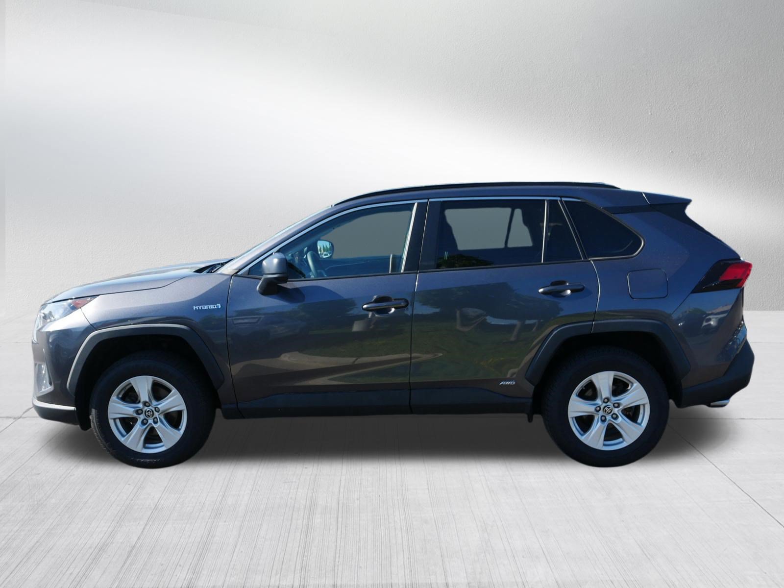 Used 2021 Toyota RAV4 LE AWD/4WD image 4