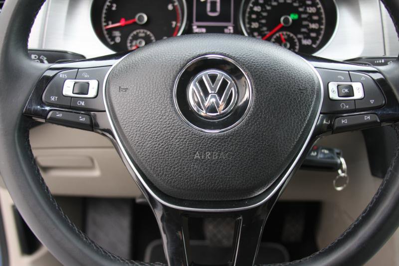Used 2015 Volkswagen Golf S image 34