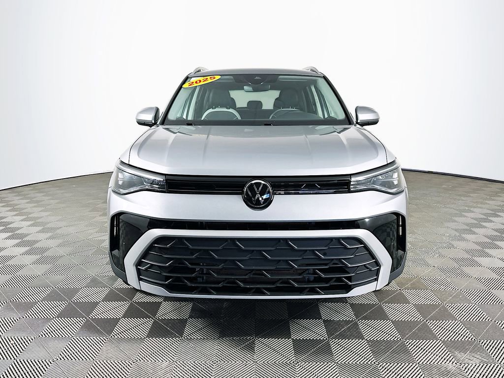 Used 2025 Volkswagen Taos SE image 4