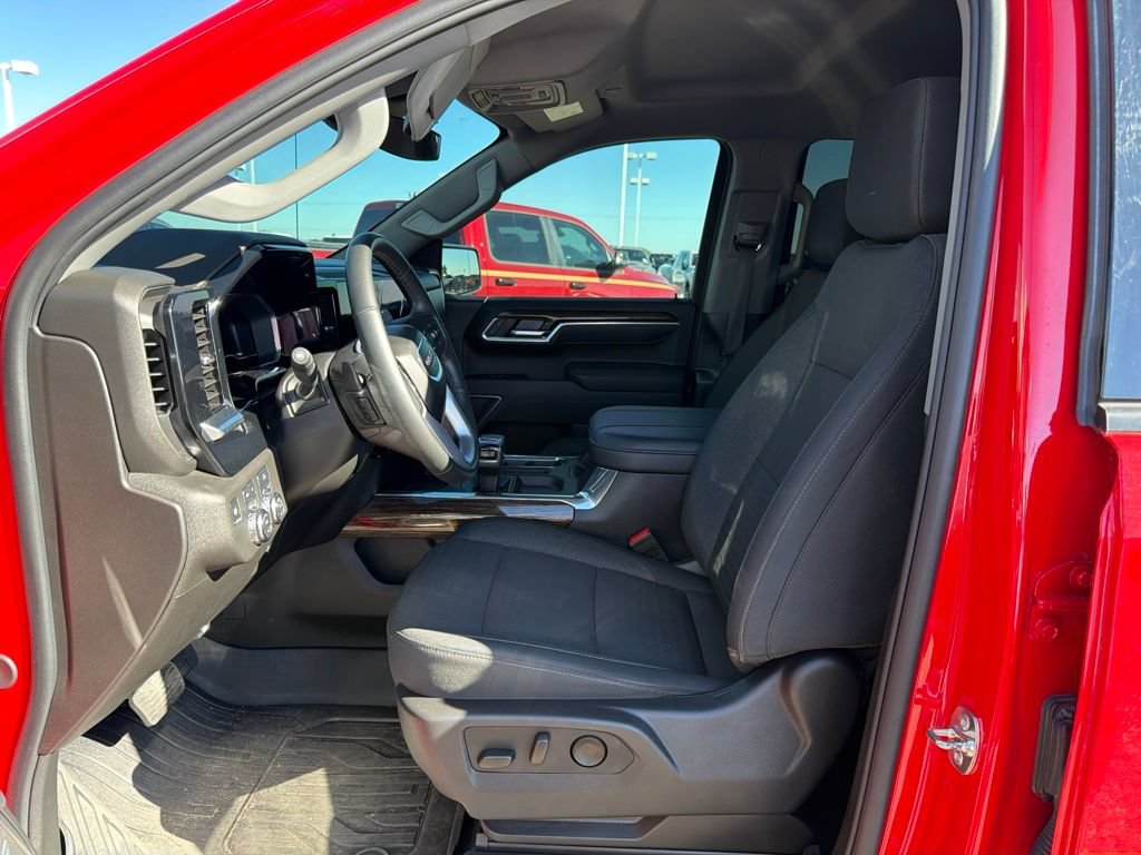 Used 2025 GMC Sierra 1500 Elevation w/ Preferred Package AWD/4WD image 2