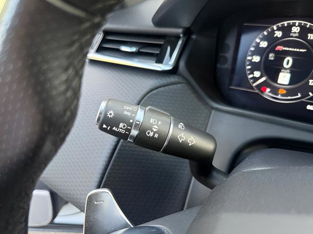 Used 2019 Land Rover Range Rover Velar R-Dynamic SE image 12