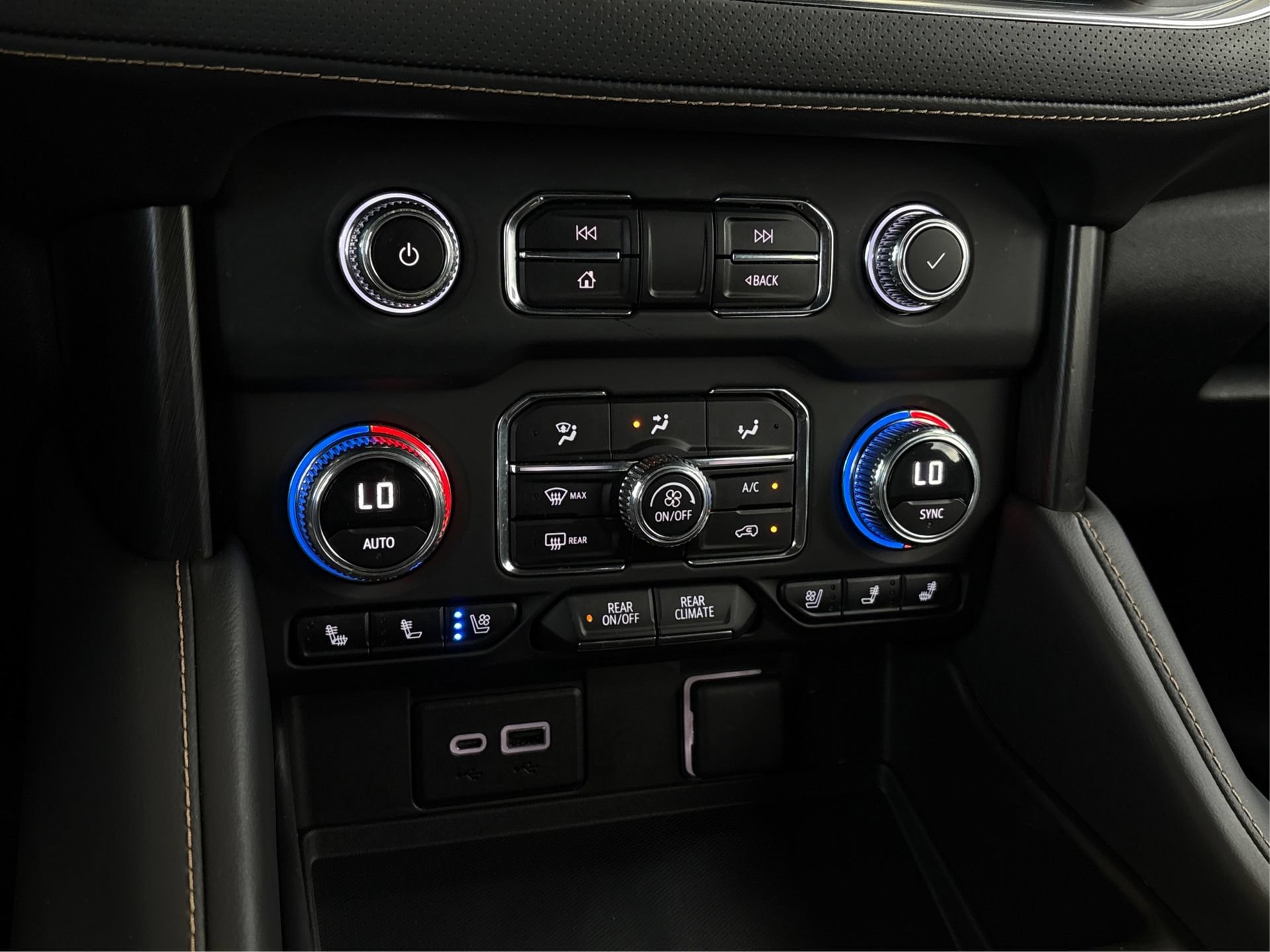 Used 2023 GMC Yukon AT4 w/ Technology Package AWD/4WD image 26