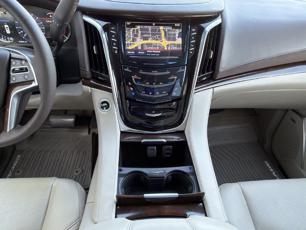 Used 2017 Cadillac Escalade Premium Luxury RWD image 15