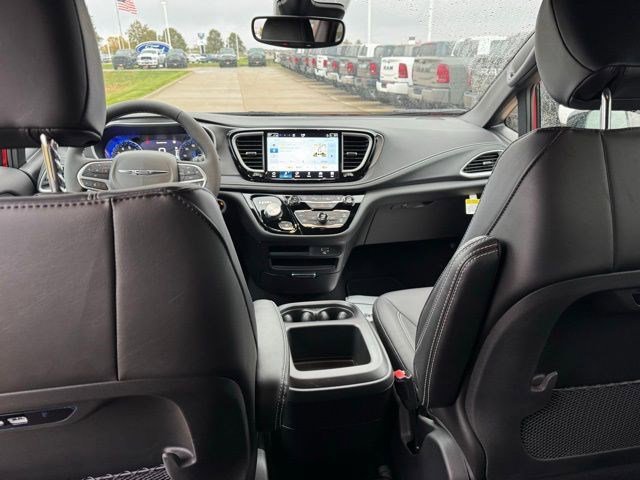 New 2026 Chrysler Pacifica Select image 30