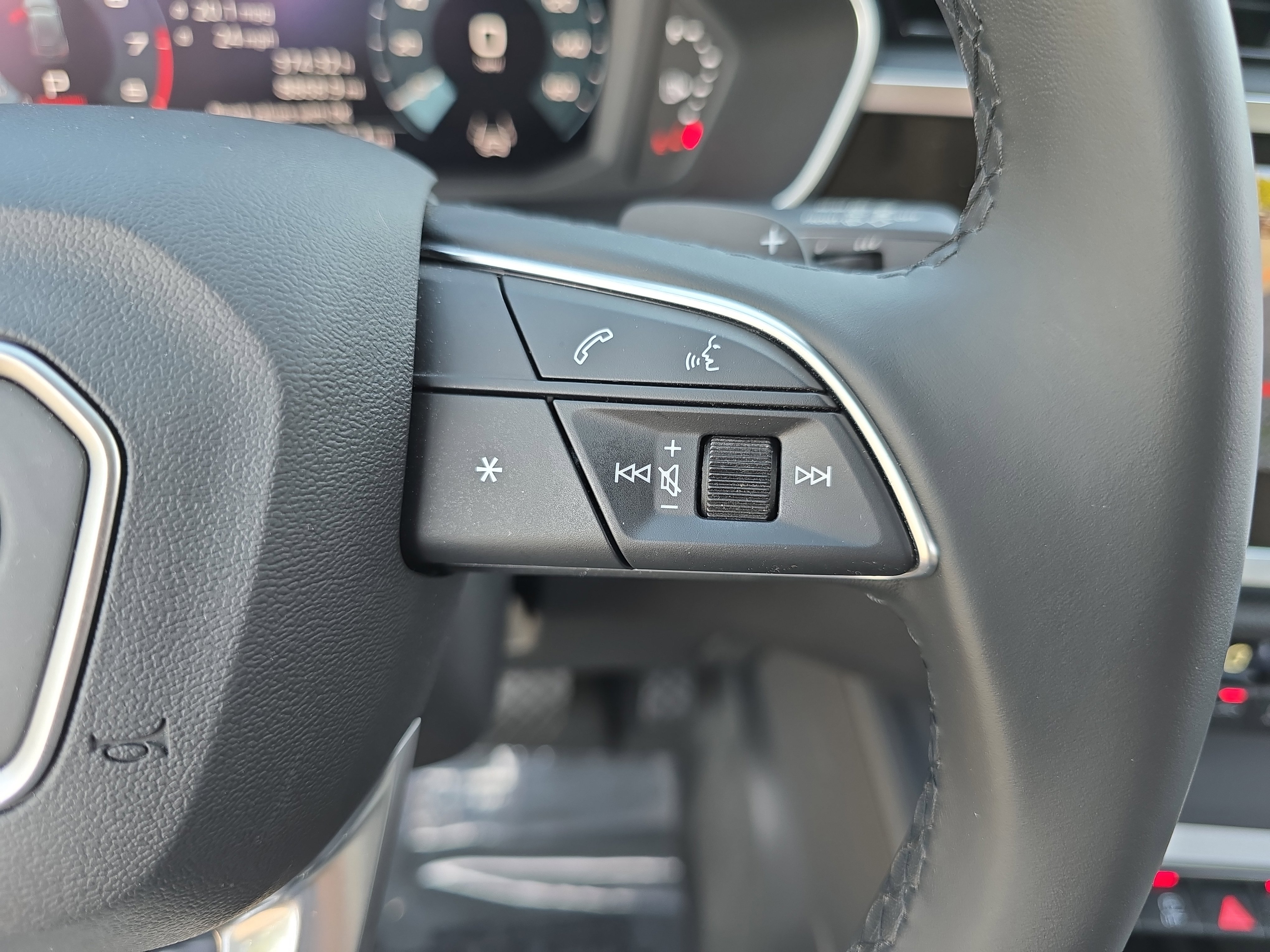 Used 2024 Audi Q3 2.0T Premium Plus image 17