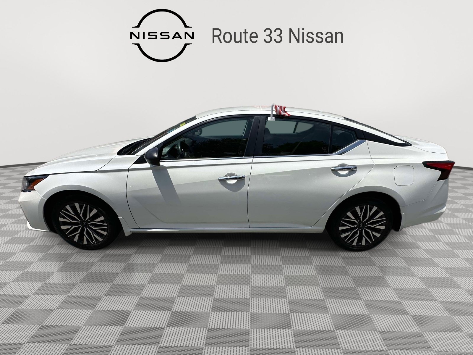 Used 2024 Nissan Altima 2.5 SV FWD image 5