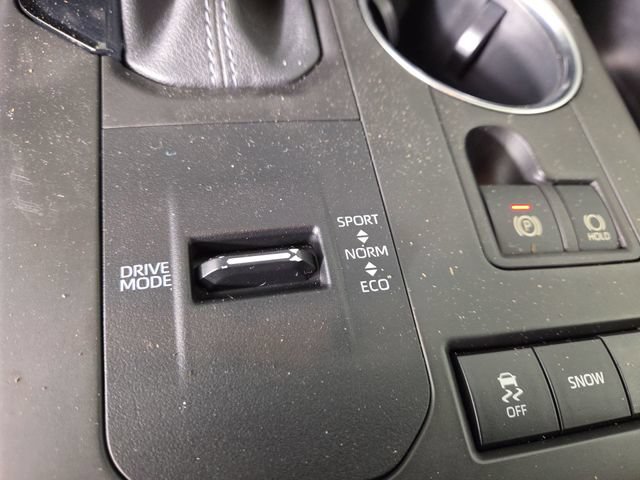 Used 2022 Toyota Highlander XLE FWD image 28