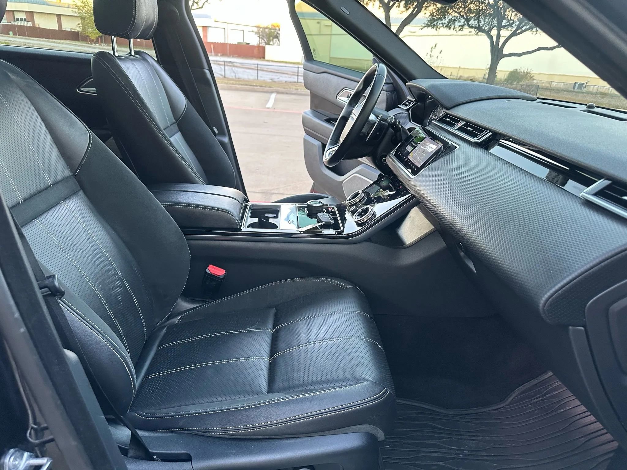 Used 2020 Land Rover Range Rover Velar R-Dynamic S AWD/4WD image 29
