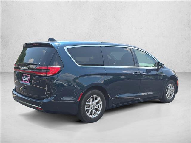 Used 2024 Chrysler Pacifica Touring-L FWD image 5