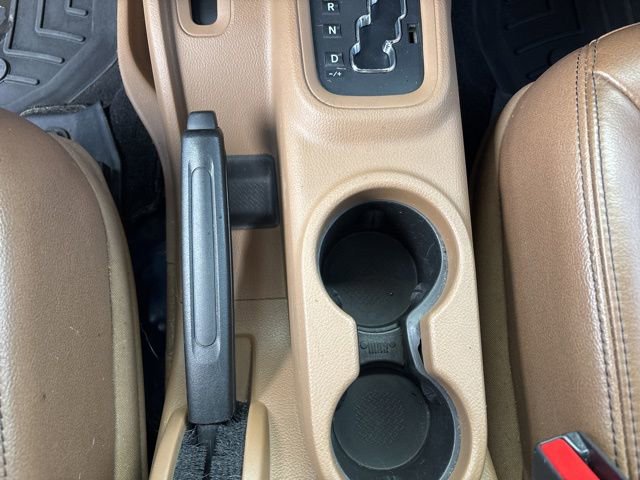 Used 2015 Jeep Wrangler Unlimited Sahara w/ Connectivity Group image 27