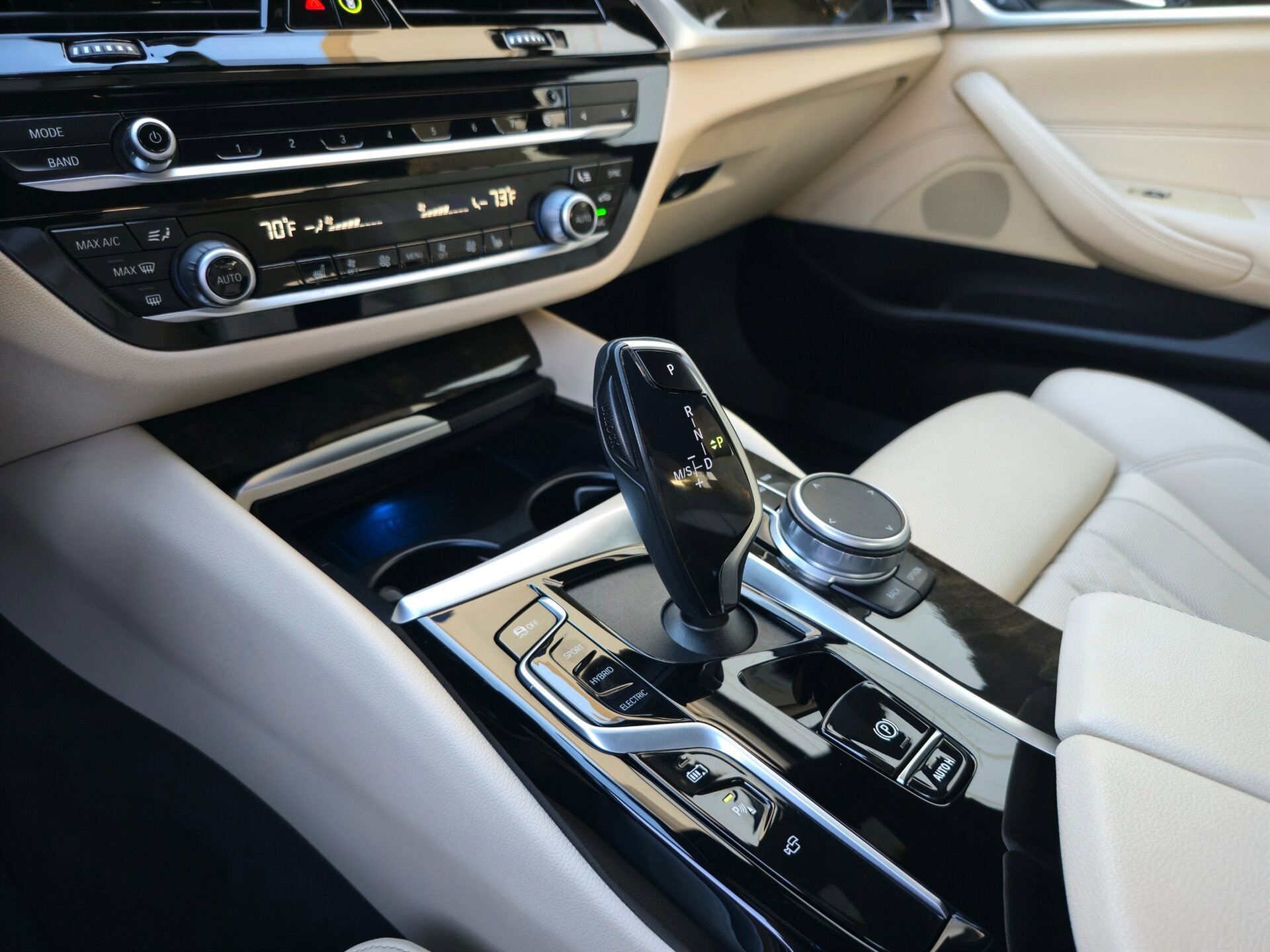 Used 2021 BMW 530e w/ Parking Assistance Package image 23