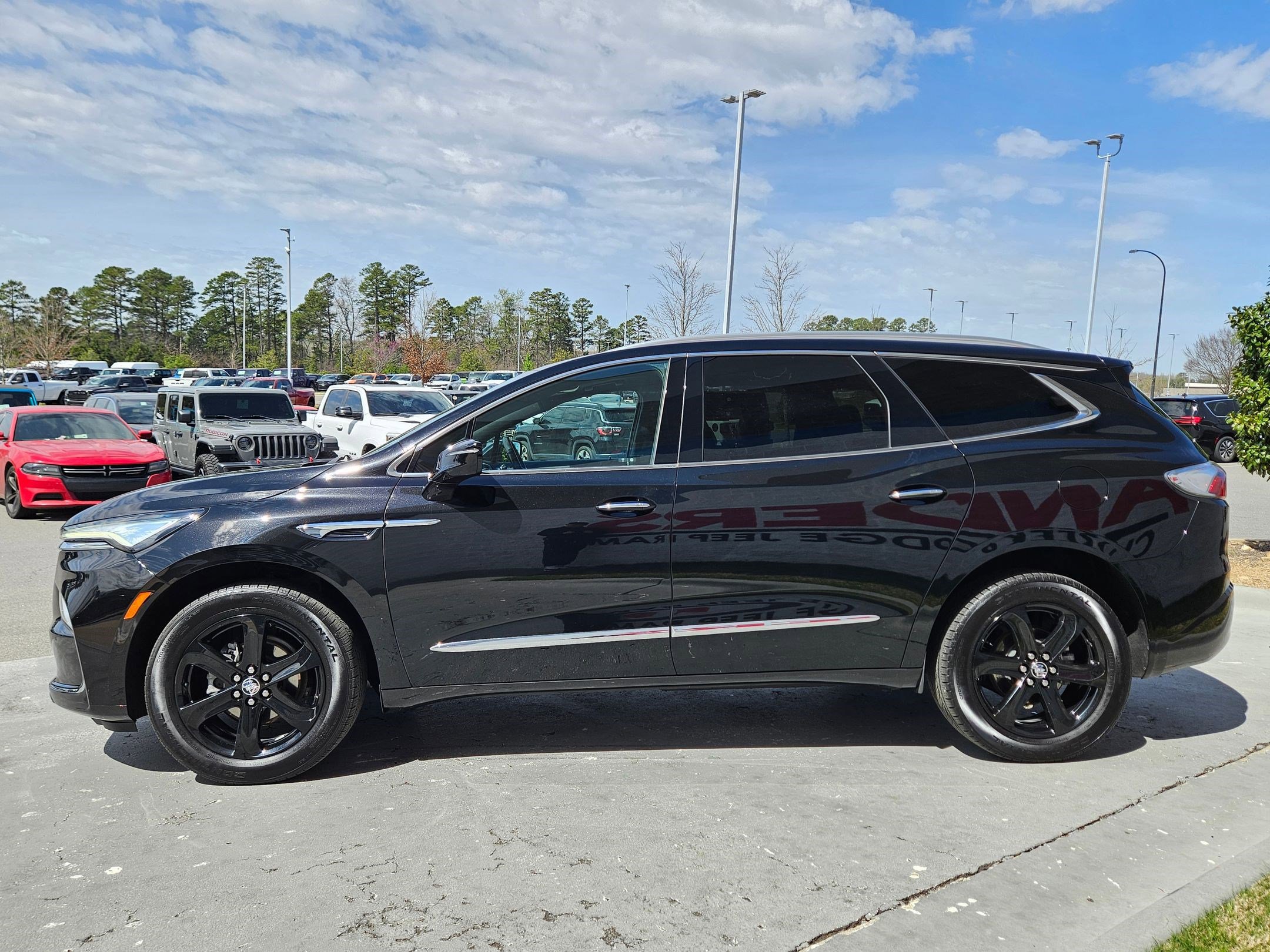 Used 2023 Buick Enclave Essence w/ Experience Buick Package image 4