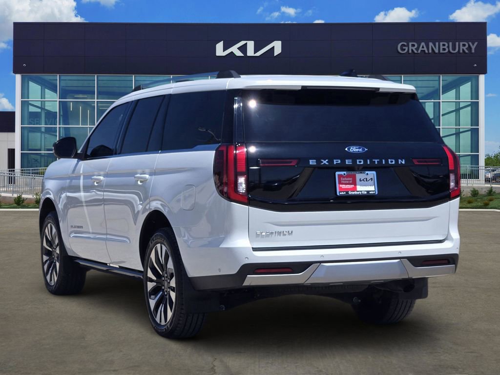 Used 2025 Ford Expedition Platinum w/ Driver's Package AWD/4WD image 4