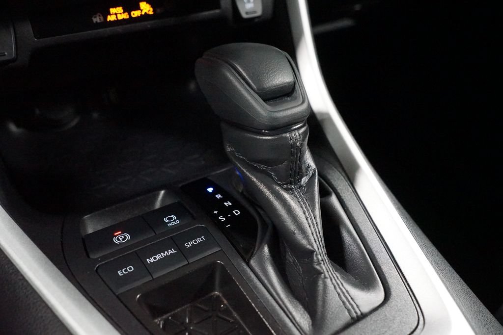 Certified 2025 Toyota RAV4 XLE FWD image 21