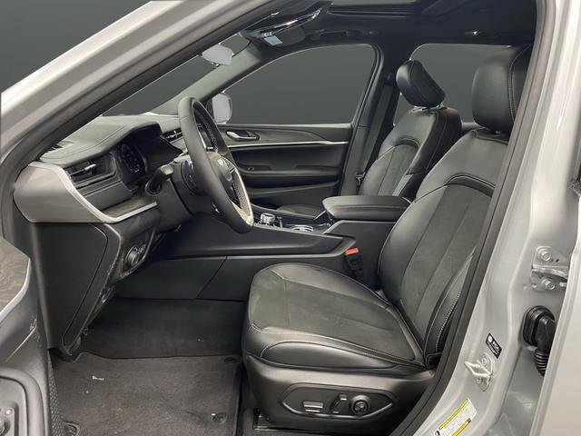 New 2026 Jeep Grand Cherokee Altitude image 4