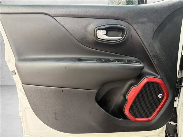 Used 2019 Jeep Renegade Trailhawk AWD/4WD image 10