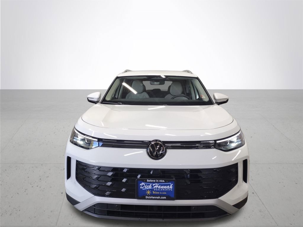 New 2025 Volkswagen Tiguan SE image 3