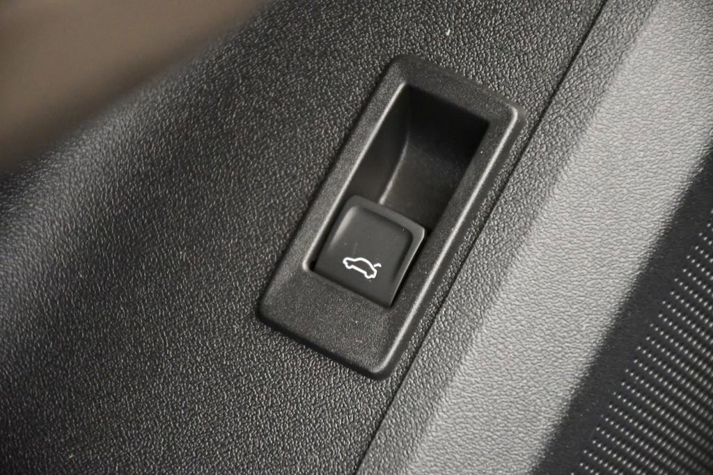 Used 2025 Audi Q5 Premium w/ Convenience Package image 34