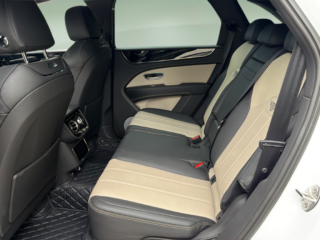 Used 2022 Bentley Bentayga AWD/4WD image 15