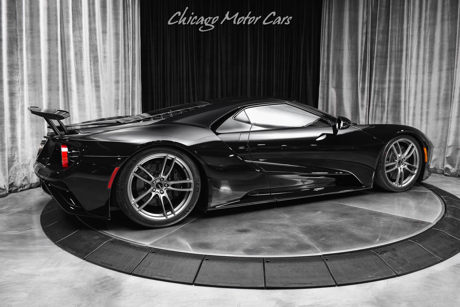 Used 2021 Ford GT RWD image 5